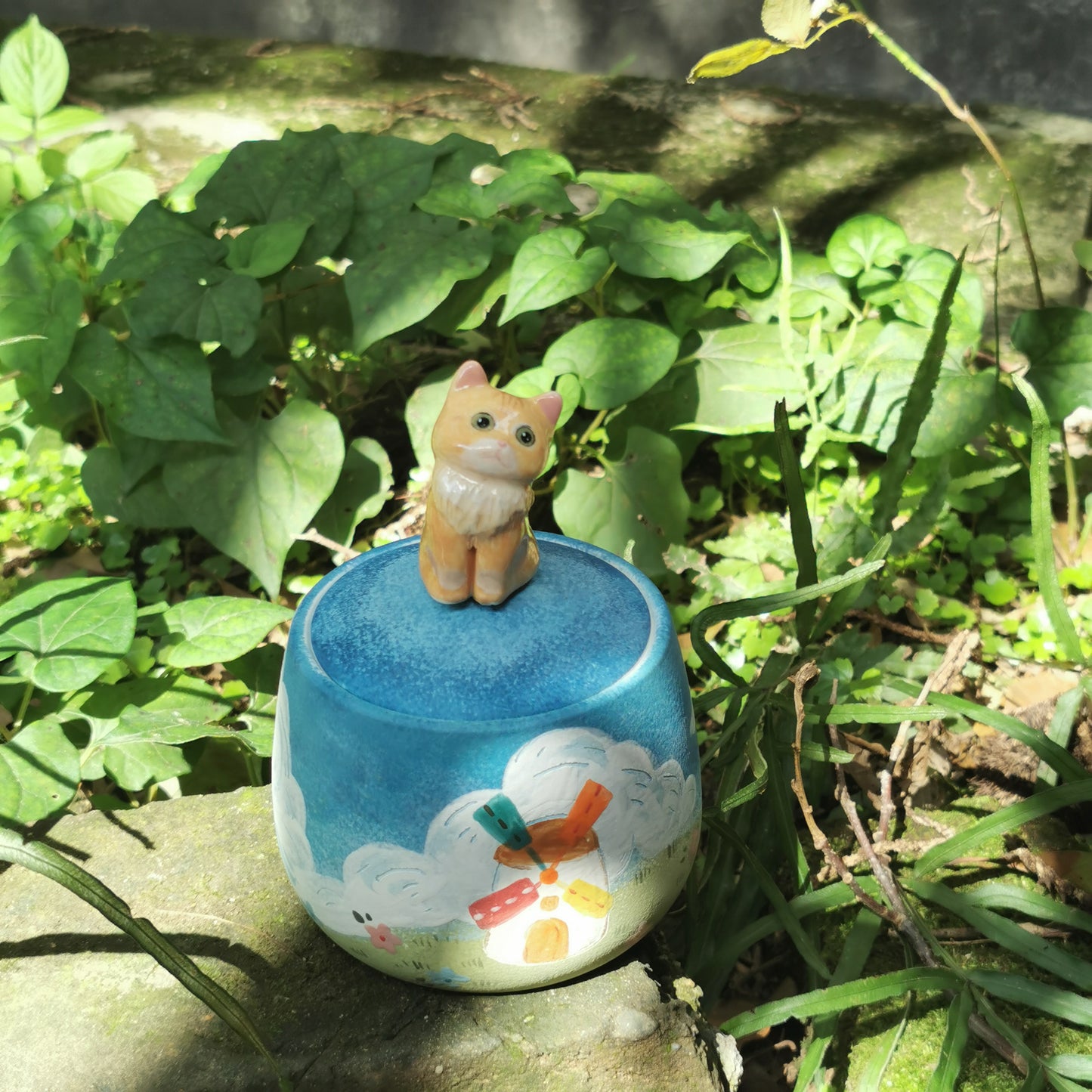 Custom Pet Urn With Cute Pet Figure & Customized Pattern